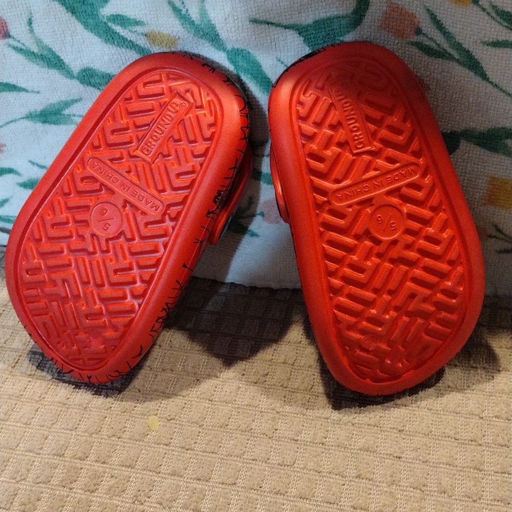 Kids Red Spiderman-Inspired Slip-On Sandals - Picture 3 of 3